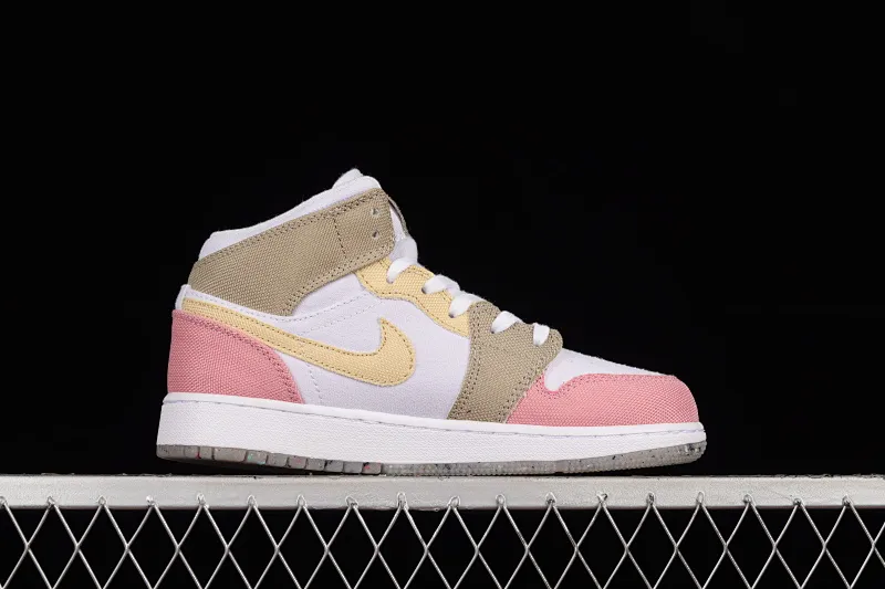 All categories Air Jordan Jordan series basketball shoes Air Jordan 1 Mid G version pure original Air Jordan 1 Mid AJ1 candy powder Zhongbang basketball shoes DJ0338-100